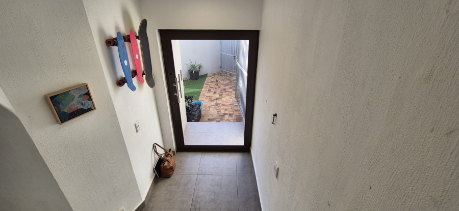 3 Bedroom Property for Sale in Waves Edge Western Cape